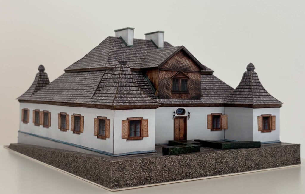 Drewniany dwór w Ożarowie